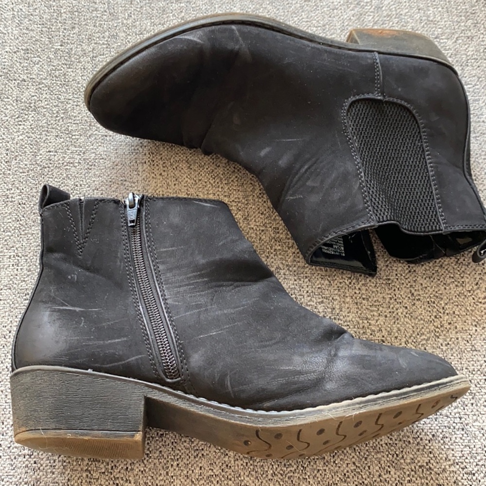 Chelsea Boots - Picture 1 of 2